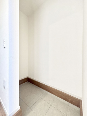 ���[�@�V���[�Y�C���N���[�N�t���I�J���x�r�[�J�[���u���܂��B 