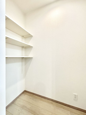 ���̑����ρ@�L�b�`���ɂ̓p���g���[�I�H�ނ̃X�g�b�N�͂������A���p�i�̎��[�Ȃǎg�����͂��낢��I