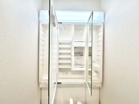 ���̑����ρ@�O�ʋ��̗��ɁA���ϕi��q���p�i�Ȃǂ����[�\�B���ʑ����������ƕۂ��܂��I