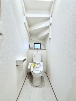 �g�C���@�g�C����1�K��2�K���ꂼ��ɔz�u����Ă��ĂƂĂ��֗��ł��B 