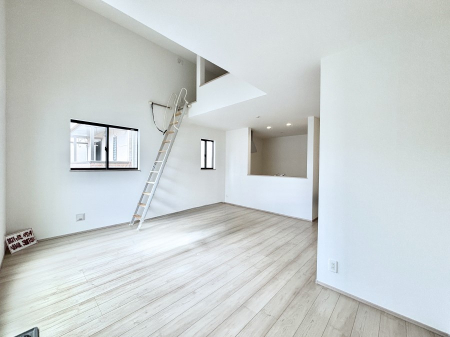 ���r���O�@���t�g�t���̃��r���O�͊J���������Ղ�B