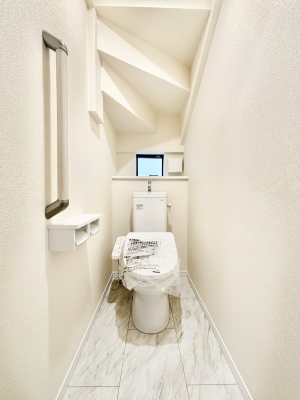 �g�C���@�g�C����1�K��2�K���ꂼ��ɔz�u����Ă��ĂƂĂ��֗��ł��B 