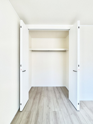 ���[�@�m���̃N���[�[�b�g�B���s��������̂Ō���̈ߗނ�����������܂�܂��B