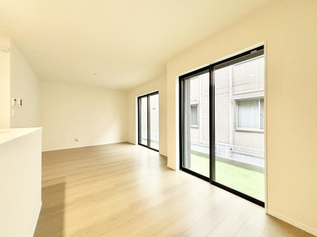 ���r���O�@�ǂ��ɂ��Ă��Ƒ��̂Ȃ������������R�~���j�P�[�V�������r���O�B