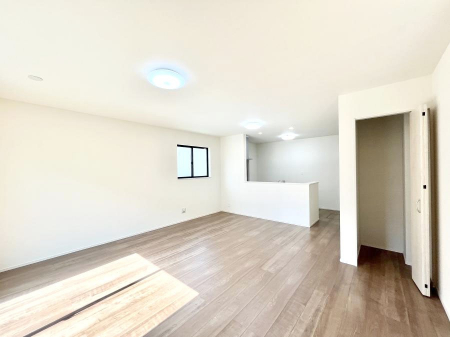 ���r���O�@�Z�ޕ��̌��������o�����A�C���e���A���l����̂��y���݂ȃ��r���O�ł��I 