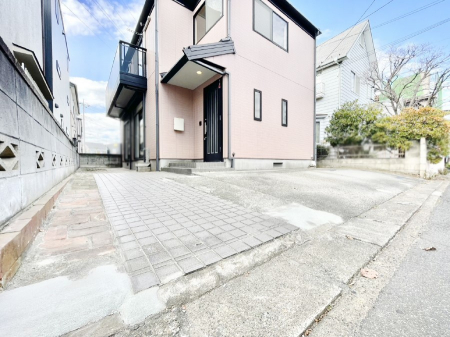 �@�ڂ̑O�����ԏꂾ�ƉJ�̓�����ʂɂ������������������֗��ł���