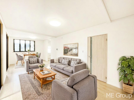 ���r���O�@�Ƒ��̘a�₩�ȉ�b���������Ă������B�J�����̂��郊�r���O�ł��B ���Ƌ��CG�ł�