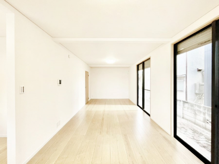 ���r���O�@�傫�ȑ����炽���Ղ�̗z���ƕ����������郊�r���O