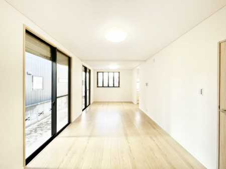 ���̑����ρ@�Ƒ��̏Ί炪���R�Ɛ��܂�Ă���A����ȕ��͋C�̃_�C�j���O�Ɏd�オ���Ă��܂��B