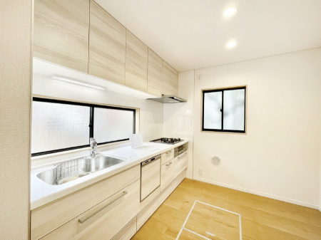 �L�b�`���@�u�₩�ȕ����ʂ蔲����L�b�`���B��������̂Ŗ��邭���C�ɂ��𗧂��܂��B