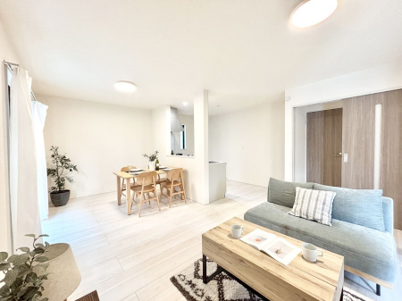 ���r���O�@���Ƒ��̓��₩�Șb�����ŕ�܂�閾�邢���r���O