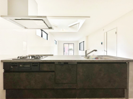 �L�b�`���@���r���O�ŗV�Ԃ��q�l�������Ȃ��炨�������ł���ΖʃL�b�`��