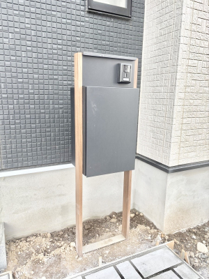 ���̑��@�\�D�E�C���^�[�z���E�|�X�g���ЂƂɏW��B�G���g�����X�ɂȂ��ރV���v���f�U�C���B