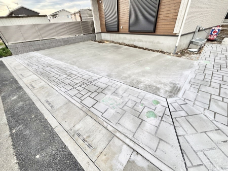 �@3��i�Ԏ�ɂ��j���ԉI���Ƒ��݂�Ȃ̎��]�Ԃ��u����L�X�J�[�X�y�[�X�B