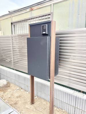 ���̑��@�\�D�E�C���^�[�z���E�|�X�g���ЂƂɏW��B�G���g�����X�ɂȂ��ރV���v���f�U�C���B