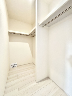 ���̑����ρ@���r���O���[�B�����Ɏ��[������ƕ����W�܂�LDK���X�b�L���Еt�������ł��ˁB  