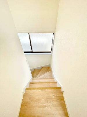 ���̑��@�K�i�͔��Â��Ȃ肪���ł����A����t���邱�Ƃɂ���Ė��邢��Ԃɂł���̂ŁA��艺��̈��S�����m�ۂ���܂��B 