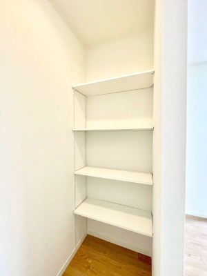 ���̑����ρ@���r���O���[�B�����Ɏ��[������ƕ����W�܂�LDK���X�b�L���Еt�������ł��ˁB  