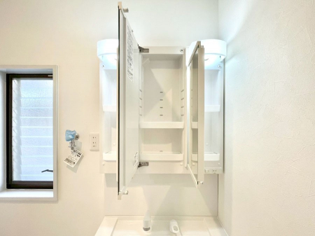 ���̑����ρ@�O�ʋ��̗��ɁA���ϕi��q���p�i�Ȃǂ����[�\�B���ʑ����������ƕۂ��܂��I