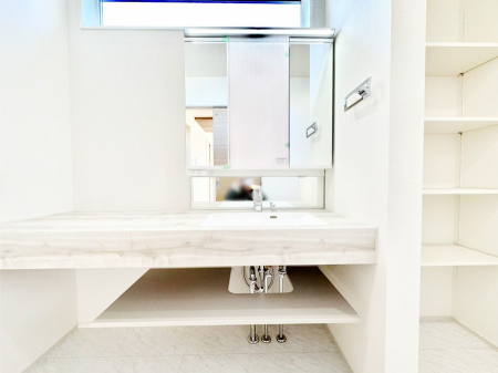 ���ʑ�E���ʏ��@���������ۂ��₷���������ꂽ�f�U�C���̃t���t���b�g�J���^�[���̗p�������ʉ��ϑ�I