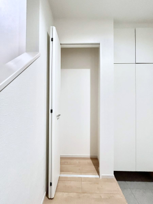 ���ց@��؂ȉƑ��A���q���o�}���錺�ցB���֑O�͉����t���ŉJ���~���Ă��Ă��G��ɂ����ł��B 