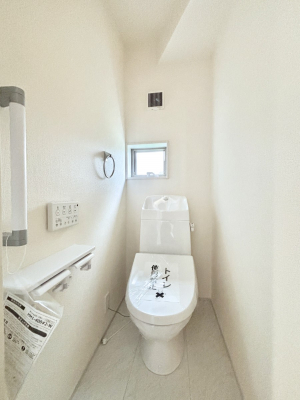 �g�C���@�g�C����1�K��2�K���ꂼ��ɔz�u����Ă��ĂƂĂ��֗��ł��B 