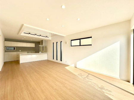 ���r���O�@�Z�ޕ��̌��������o�����A�C���e���A���l����̂��y���݂ȃ��r���O�ł��I 