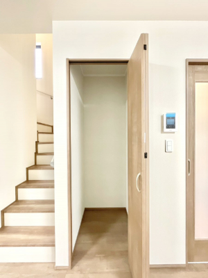 ���̑����ρ@���r���O���[�B�����Ɏ��[������ƕ����W�܂�LDK���X�b�L���Еt�������ł��ˁB  