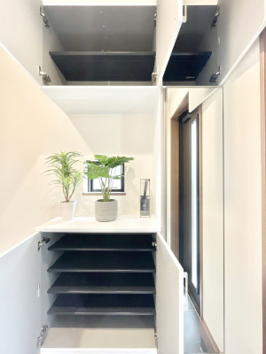 ���̑����ρ@�����Ղ���[�ł���V���[�Y�{�b�N�X�ŉƑ��S���̌C���A���ւ�������B  