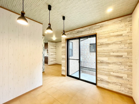 ̑ρ@Ƒ̏Ί炪RƐ܂ĂAȕ͋C̃_CjOɎdオĂ܂ 