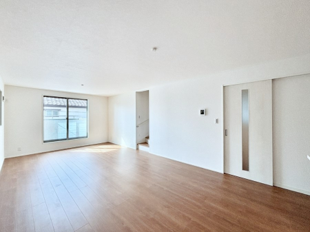 ���r���O�@���邢�z���������A�����̕��͋C�ɖ�������郊�r���O�E�_�C�j���O�B 