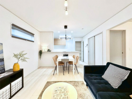 ���r���O�@���Ƒ��̓��₩�Șb�����ŕ�܂�閾�邢���r���O