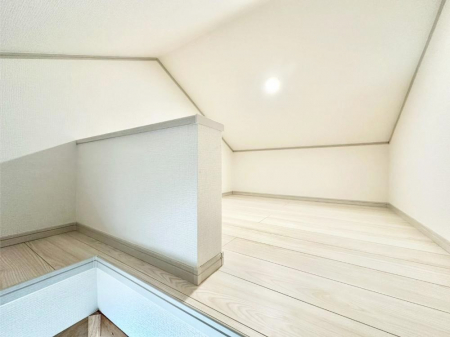 ���[�@���������[�́A�G�߂̃C�x���g�p�i��~���̕z�c�Ȃǈꎞ�I�ɂ��܂��ꏊ�Ƃ��ĕ֗��ł��B 