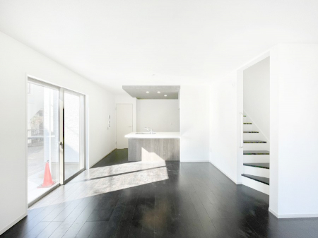 ���r���O�@���Ƒ��̓��₩�Șb�����ŕ�܂�閾�邢���r���O