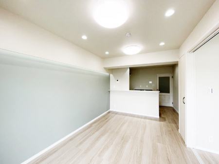 ���r���O�@���Ƒ��̓��₩�Șb�����ŕ�܂�閾�邢���r���O