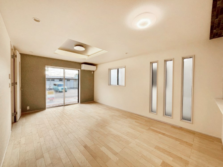 rO@20.5̍LXkcj͉Ƒ݂Ȃ̉KԁB̗zSn悢łB