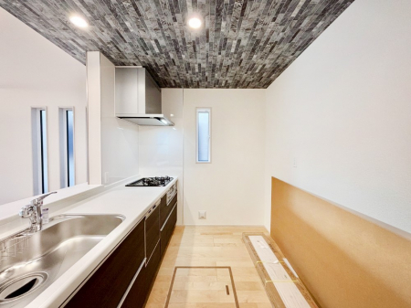 Lb`@u₩ȕʂ蔲Lb`B̂Ŗ邭Cɂ𗧂܂