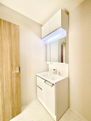 ʑEʏ@邢ʏ͖̐gxxyłႢłB