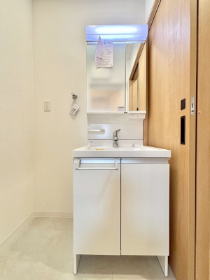 ʑEʏ@邢ʏ͖̐gxxyłႢłB