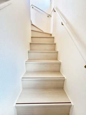 ���̑��@���Ƒ��Ԃ̃R�~���j�P�[�V�������[�܂郊�r���O�C���K�i���̗p