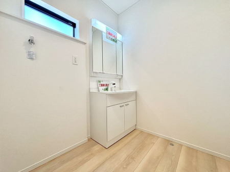 ʑEʏ@邢ʏ͖̐gxxyłႢłB