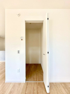 ̑ρ@rO[BɎ[ƕW܂LDKXbLЕtłˁB  