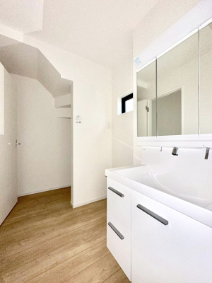 ʑEʏ@邢ʏ͖̐gxxyłႢłB