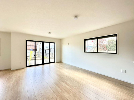 ̑ρ@Ƒ̏Ί炪RƐ܂ĂAȕ͋C̃_CjOɎdオĂ܂B