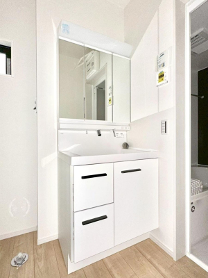 ʑEʏ@邢ʏ͖̐gxxyłႢłB