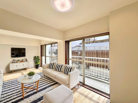 rO@͋Ĉkcj͉Ƒ݂Ȃ̉Kԁ@ƋCGł