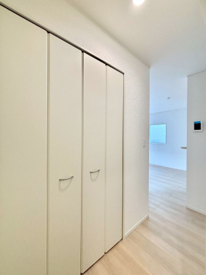 ���̑����ρ@���r���O���[�B�����Ɏ��[������ƕ����W�܂�LDK���X�b�L���Еt�������ł��ˁB  