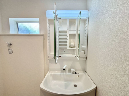 ���̑����ρ@�O�ʋ��̗��ɁA���ϕi��q���p�i�Ȃǂ����[�\�B���ʑ����������ƕۂ��܂��I