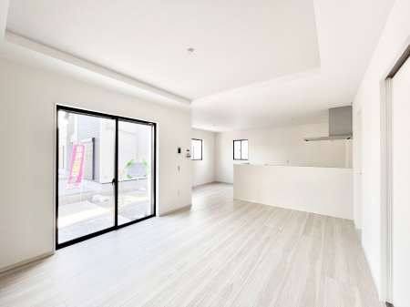 ���r���O�@���Ƒ��̓��₩�Șb�����ŕ�܂�閾�邢���r���O