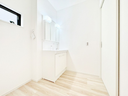 ���̑��@�L�b�`���w�ʂɐ��ʎ���z�u�����Ǝ����N�����͖Z�������ƒ�Ɋ������ł��ˁI